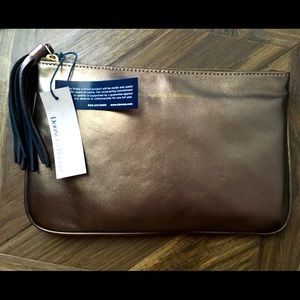 Dooney & Bourke clutch nwt!